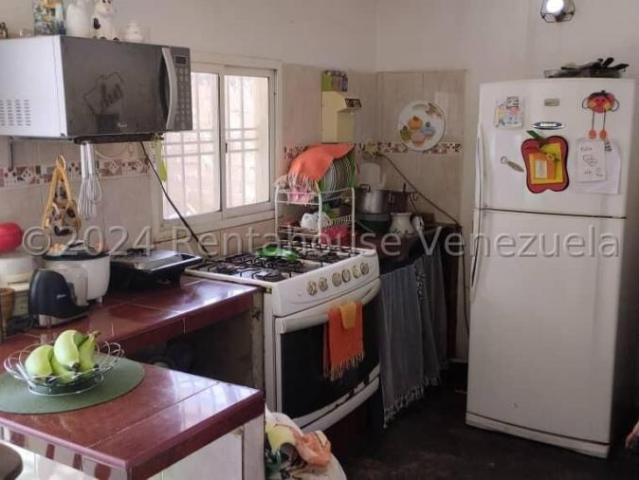 Casa en Venta en La Vela de Coro Falcón 287 m2. 2 hab