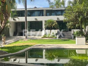 Casa en venta en la zona dorada de cuernavaca