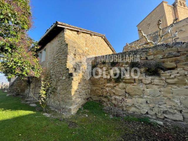 Casa en venta en Labastida. Edificio casa de piedra para reformar. Casas.
