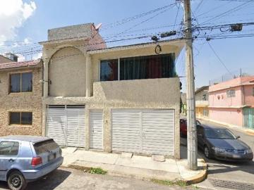 Casa en Venta en Lago Tanganica Ocho Cedros Toluca Mexico