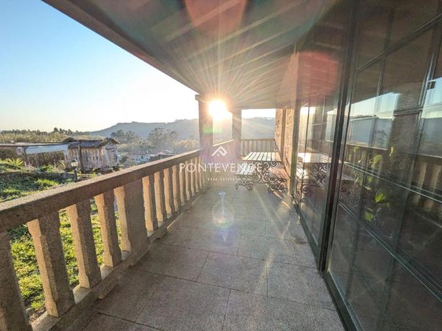 Casa en venta en Lama A. Casa restaurada en A Lama con 3 dormitorios, 2 baños, garaje y parcela de 1200 m2. Casas Lama.