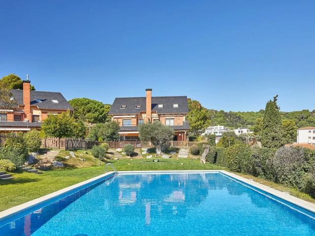 CASA EN VENTA EN L'AMETLLA DEL VALLES CENTRO PUEBLO