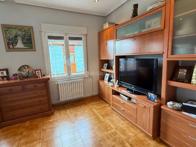 Casa en venta en Langreo, La Felguera. CASA INDEPENDIENTE DE 2 PLANTAS CON PATIO, TERRAZA Y GARAJE EN LA FELGUERA. Casas.