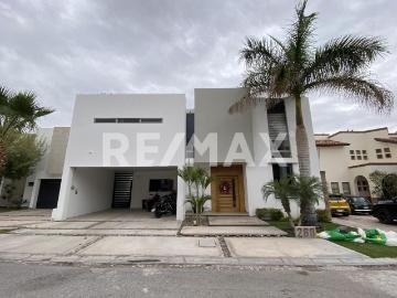 CASA EN VENTA EN LAS TROJES
