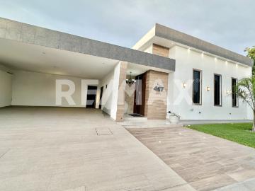 CASA EN VENTA EN LAS TROJES