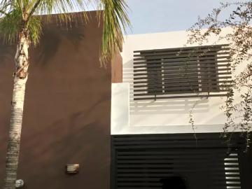 CASA EN VENTA EN LAS LOMAS SECTOR BOSQUES, GARCIA