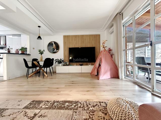 Casa en venta en Lardero. Se presenta una magnífica oportunidad para adquirir una espaciosa casa en venta, situada en la preciosa localidad de Lardero. Esta. Casas.