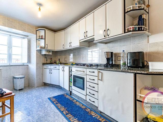 Casa en venta en Laxe. Edificio con VISTAS al MAR a MENOS de 100 m de la PLAYA 319 m2 por 265.000 en Laxe A Coruña. Casas.