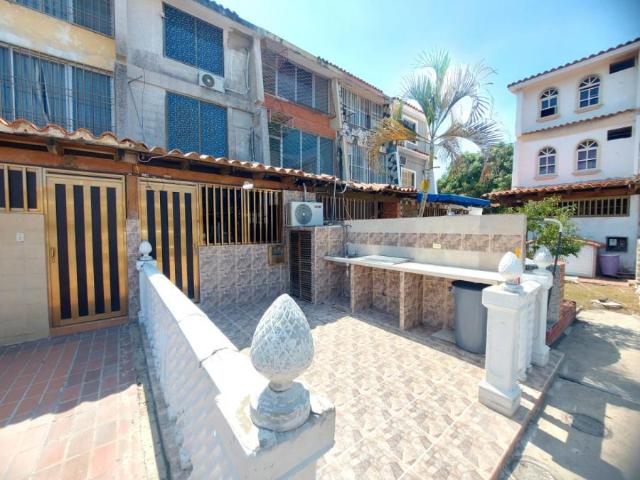 Casa en Venta en Lechería LECHERIA Anzoátegui 210 m2. 4 hab