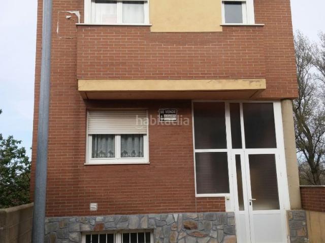 Casa en venta en León, Armunia. ARMUNIA, SE VENDE CASA CON GARAJE AMPLIO. Casas.