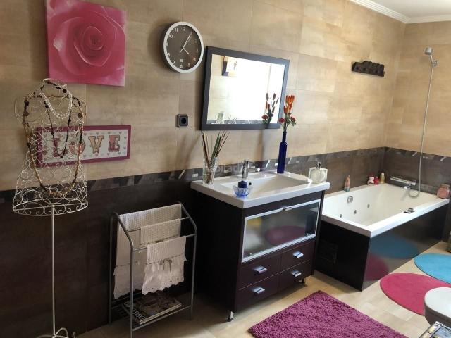 Casa en venta en León, San Mamés La Palomera. CASA UNIFAMILIAR EN LA ZONA DE NOCEDO. MUY BONITA Y TOTALMENTE REFORMADA. Casas.