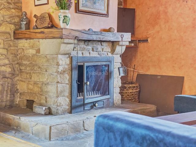 Casa en venta en Leoz. Casa de pueblo en piedra con gran jardín Iracheta Valdorba, Navarra 275 m 6 hab. 3 baños 803 m de parcela. Casas.