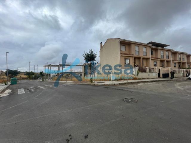 Casa en venta en Linares, La Paz Las Américas. Venta de vivienda en Linares, Jaén. Activo Inmobiliario Sin Posesión, No se Puede Visitar, Ni financiar. Casas.