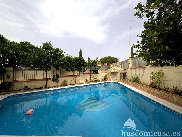Casa en venta en Linares, Linarejos. Impresionante casa en calle Hortensia. Casas.