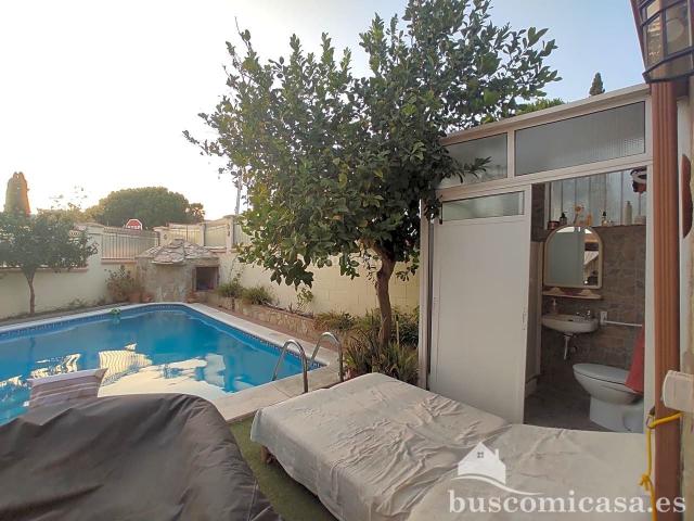 Casa en venta en Linares, Linarejos. Preciosa casa con piscina. Casas.