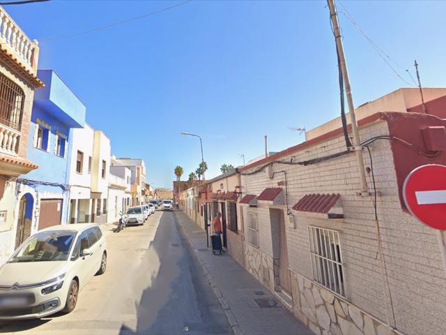 Casa en venta en Línea de la Concepción La, Cádiz en Calle Gibraltar