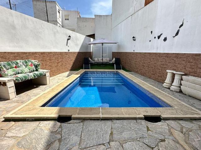 Casa en venta en Línea de la Concepción La, San Pedro Gabriel Miró María Guerrero. Amplia vivienda con piscina privada y excelentes prestaciones en zona semicéntrica. Casas Línea de la Concepción.