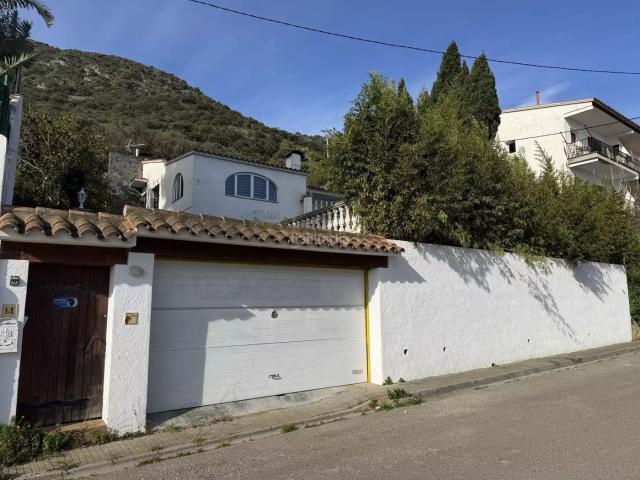 Casa en venta en Llançà, Cau del Llop Super Fener Fener Costa Brava. Casa con piscina, jardín y vistas al mar. Casas.