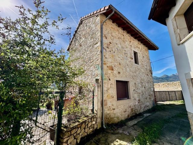 Casa en venta en Llanes, Vidiago Pendueles Tresgrandras. Casa de piedra con impresionantes vistas. Casas.