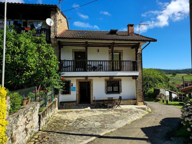Casa en venta en Llanes, Vidiago Pendueles Tresgrandras. ESPECTACULAR CASA EN LA BORBOLLA VV, CON VISTAS A LA MONTAÑA Y PARCELA. Casas.