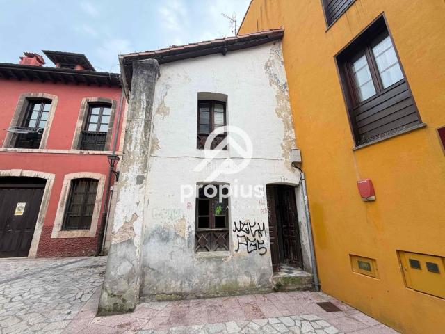 Casa en venta en Llanes, Llanes Pueblo. PROPIEDAD EN EL CENTRO DE LLANES IDEAL PARA CONVERTIR EN SU VIVIENDA. Casas.