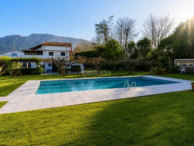 Casa en venta en Llanes, Posada Barro. Exclusiva propiedad con piscina, vistas a la Sierra del Cuera y múltiples posibilidades de uso en Posada de Llanes. Casas.