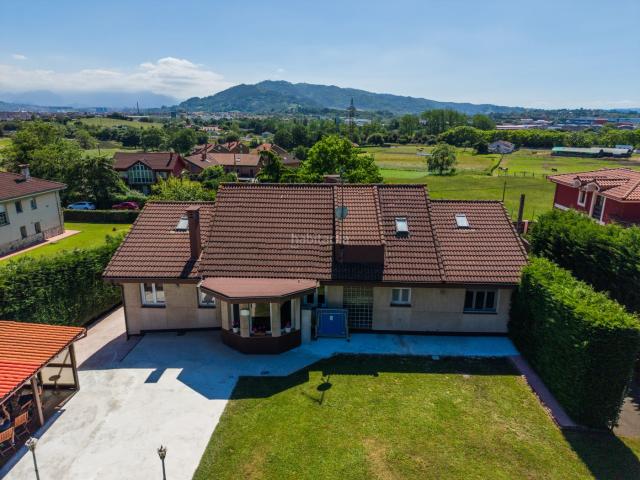 Casa en venta en Llanera. Chalet premium independiente con cenador, piscina y excelentes comunicaciones en Fonciello. Casas.