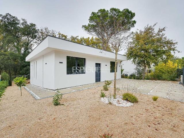 Casa en venta en Llagostera. Casa de Obra Nueva con Piscina y Vistas al Bosque en Las Canyera, Llagostera. Casas.