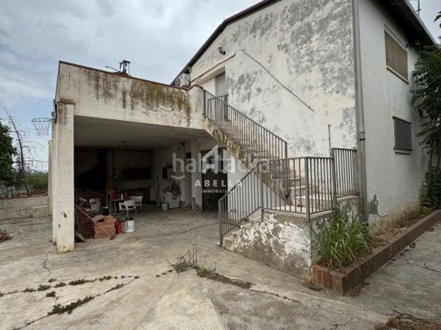 Casa en venta en Lleida, Partides Rurals. Casa independiente de 270 m con piscina, gran parcela y un potencial espectacular. Casas.