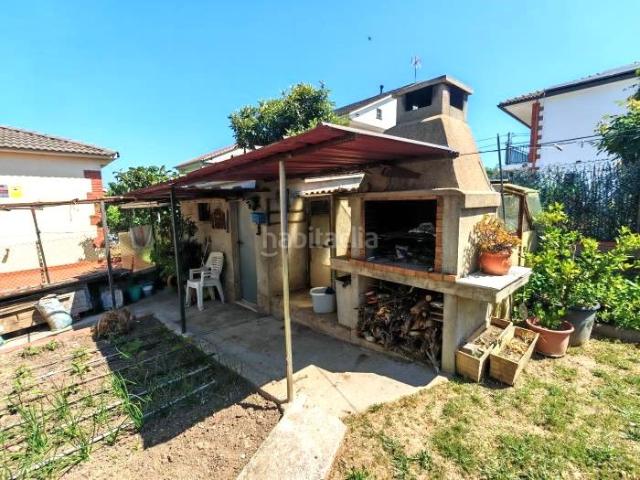 Casa en venta en Lliçà d´Amunt. CASA DE 190 M2 EN URB. DE LLIÇÀ D'AMUNT CON PARCELA DE 444 M2 MUY CERCA DE SUPERMERCADO Y COLEGIO. Casas Lliçà.
