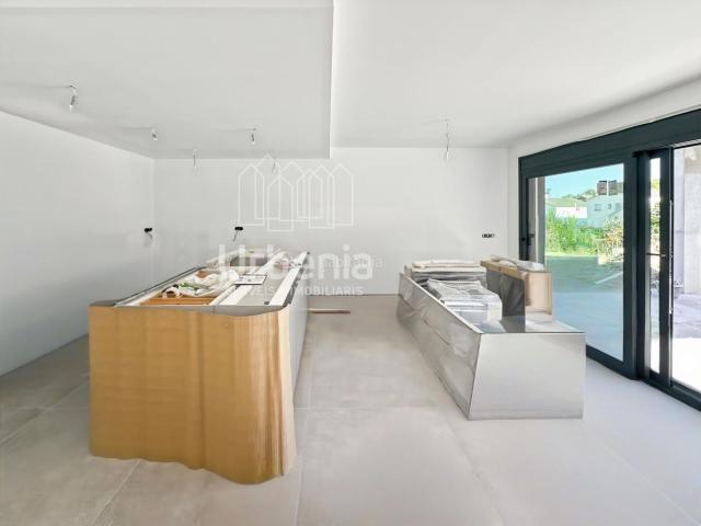 Casa en venta en Lliçà d´Amunt. Moderna vivienda de nueva construcción con piscina privada y alta eficiencia energética. Casas Lliçà.