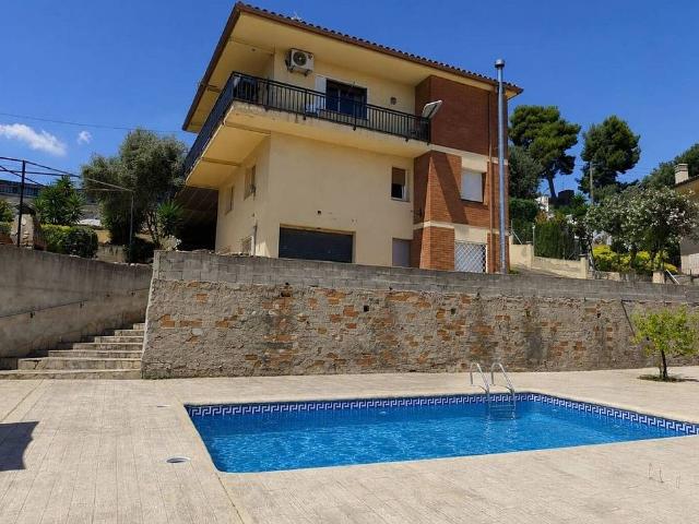 Casa en venta en Lliçà de Vall, de 325 m² 5 habitaciones por 385.000