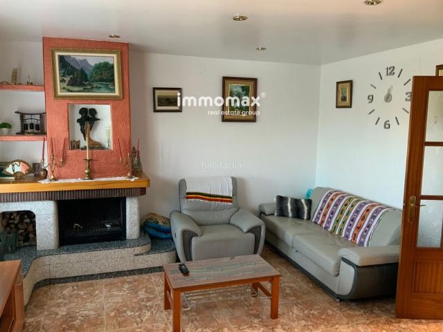 Casa en venta en Llinars del Vallès. Casa independiente con vistas y dos viviendas en la urbanización El Coll de Cardedeu. Casas Llinars del.