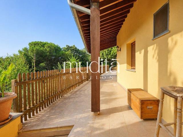 Casa en venta en Llinars del Valles, de 247 m² 5 habitaciones por 525.000