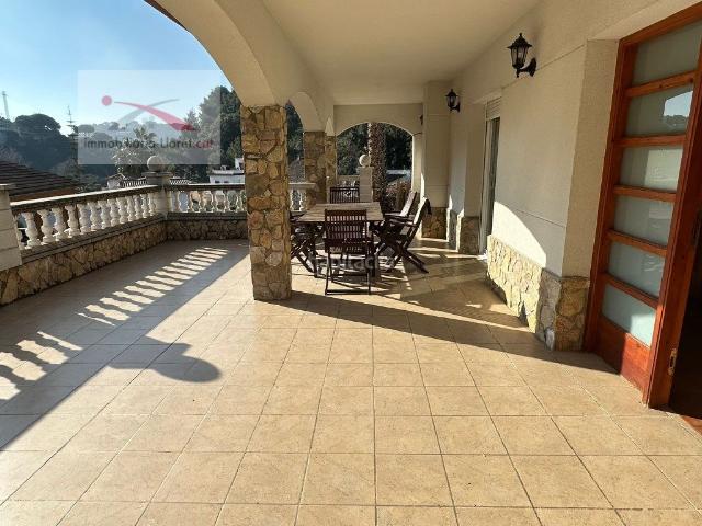 Casa en venta en Lloret de Mar, Canyelles Costa Brava. Cala Canyelles CERCA DEL MAR y LICENCIA TURISTICA !. Casas Lloret de.