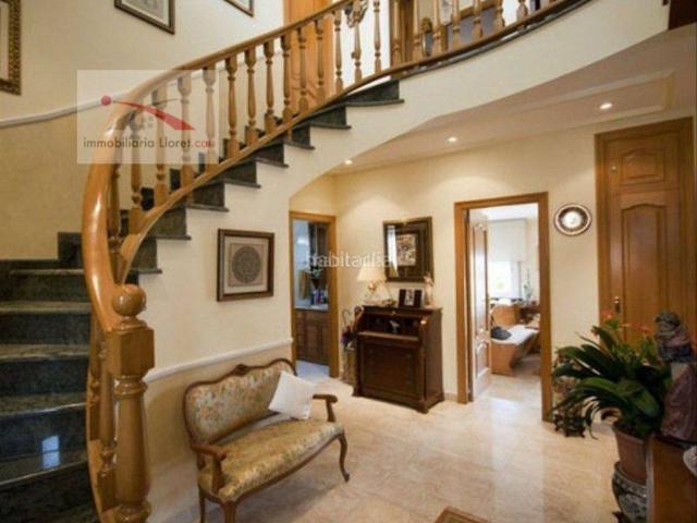Casa en venta en Lloret de Mar, Fenals Costa Brava. FENALS. Magnifica casa cerca de la playa con LICENCIA TURISTICA!. Casas Lloret de.