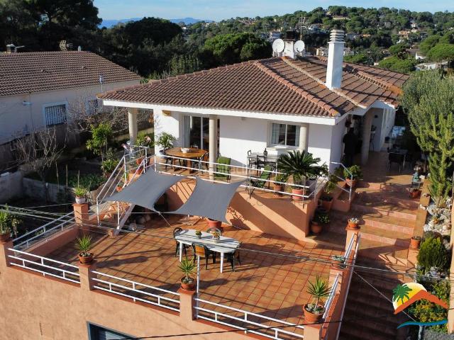 Casa en venta en Lloret de Mar, Lloret Residencial Montlloret Costa Brava. R02455 CASA DE UNA SOLA PLANTA CON VISTAS A LA MONTAÑA EN LLORET RESIDENCIAL. Casas Lloret de.