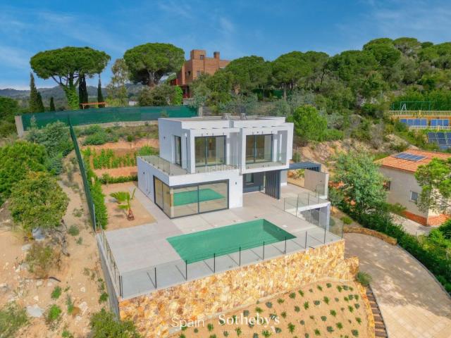 Casa en venta en Lloret de Mar, Lloret Verd Els Pinars Costa Brava. Moderna casa con vistas al mar en Lloret del Mar. Casas Lloret de.