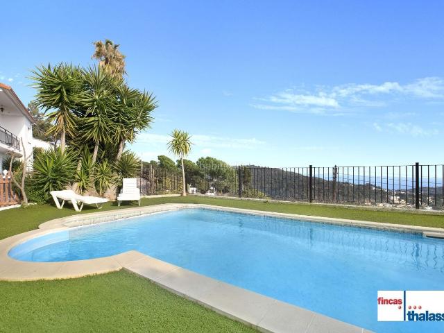 Casa en venta en Lloret de Mar, Serra Brava Costa Brava. CASA CON 2 VIVIENDAS Y LICENCIA TURÍSITCA PARA 10 PERSONAS. Casas Lloret de.