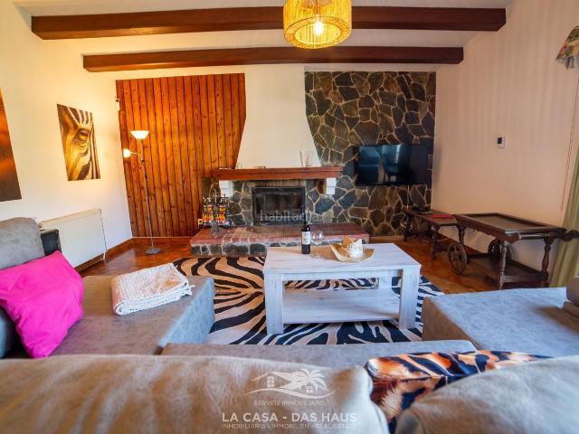 Casa en venta en Lloret de Mar, Serra Brava Costa Brava. Exclusiva propiedad con licencia turística, vistas al mar, acceso por dos calles y zona de bodegabarbacoa. Casas Lloret de.