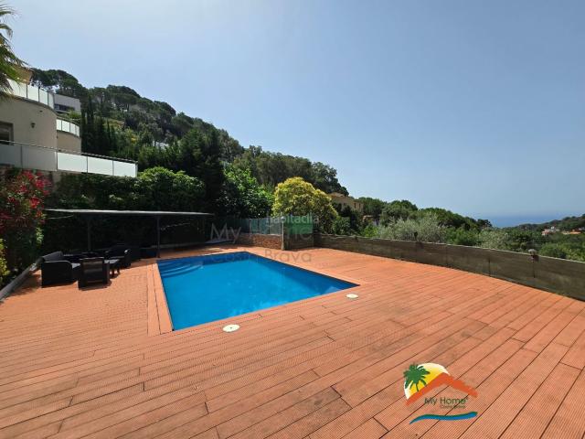 Casa en venta en Lloret de Mar, Serra Brava Costa Brava. R02642 EXCLUSIVA CASA CON LICENCIA TURISTICA, PISCINA Y VISTAS AL MAR EN SERRA BRAVA, LLORET DE MAR. Casas Lloret de.