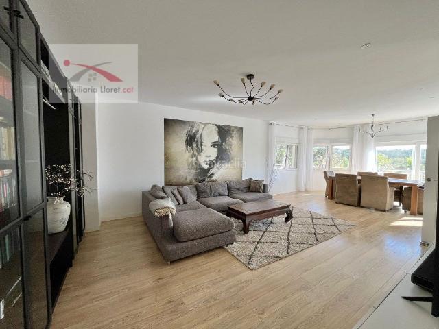 Casa en venta en Lloret de Mar, Roca Grossa Costa Brava. Lloret de dAlt con 2 viviendas independientes a15 min de playa andando. Casas Lloret de.