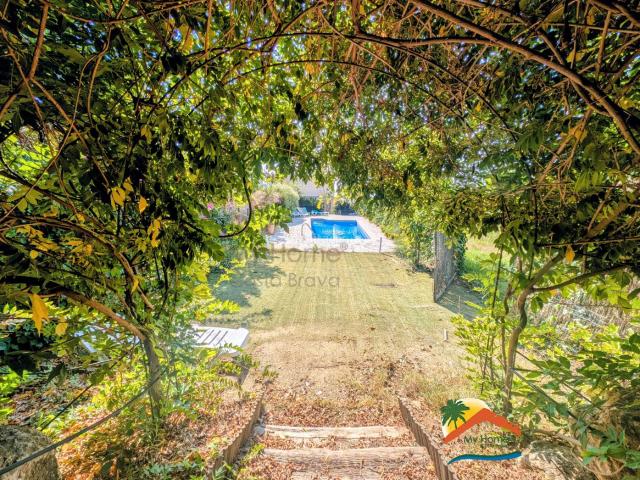 Casa en venta en Lloret de Mar, Roca Grossa Costa Brava. R02561 GRAN CHALET CON LICENCIA TURISTICA, PISCINA Y VISTAS ESPECTACULARES AL MAR Y A LA MONTAÑA EN PUIG D'EN PLA, LLORET DE MAR. Casas Lloret.