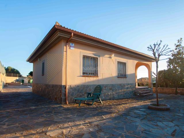 Casa en venta en Lloret de Mar, Lloret Residencial Montlloret Costa Brava. CASA DE 5 HABITACIONES CON PISCINA Y BONITAS VISTAS A LA MONTAÑA. Casas Lloret de.