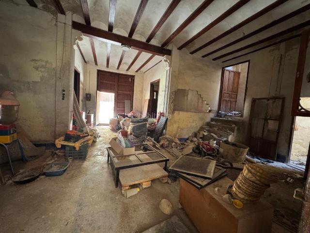 Casa en venta en Llosa de Ranes. CASA ESQUINERA Y CENTRICA CON GARAJE PARA REHABILITAR TOTALMENTE. Casas Llosa de.