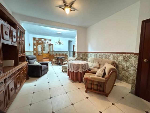 Casa en venta en Llosa de Ranes. ESTUPENDA CASA INDEPENDIENTE CENTRICA CON GRAN GARAJE PRIVADO. Casas Llosa de.