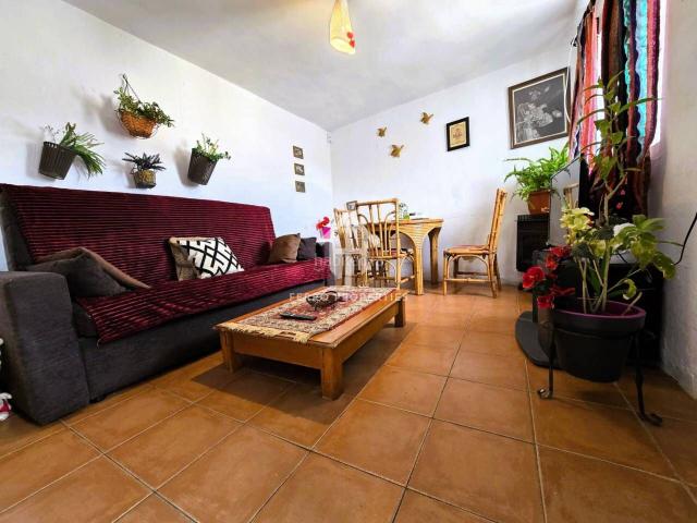 Casa en venta en Loja. Casa con Gran Terraza y Potencial de Inversión en Loja. Casas.
