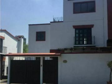 Casa en venta en Lomas Anahuac, Huixquilucan, México