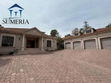 Casa en venta en Lomas con alberca techada