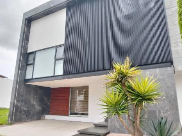 CASA EN VENTA FRENTE A PLAZA SONATA, LOMAS DE ANGELÓPOLIS II